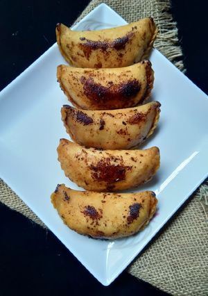 খেজুর গুর নারকেল এর পুর ভরা পুলি পিঠা রেসিপির প্রধান ছবি