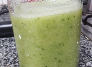 Foto principal de Batido detox de manzana, pepino y apio