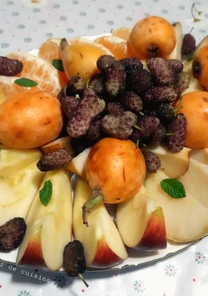 Une photo de Assiette composée de fruits de saison 🍴