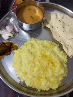 खिचड़ी (khichdi recipe in Hindi) रेसिपी मुख्य फोटो