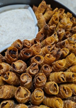 صورة لوصفة رولات سمبوسة الجبن والتمر (حلى رمضاني)