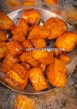 Une photo de 🥘 Recette Alloco croustillant – Les Délices d’Afrique