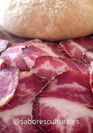 Una foto de 😋 🇦🇷 Fiambre de bondiola - curada en heladera -🍴🍞