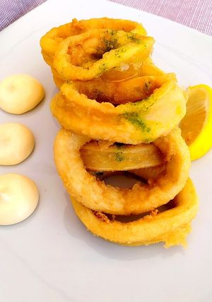 A picture of Fried Calamari with Aioli Sauce.