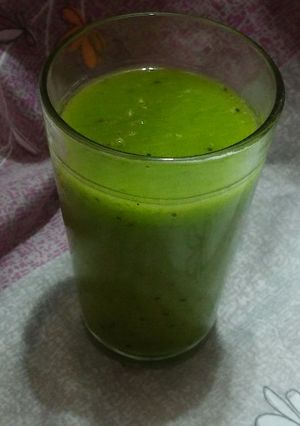 Una foto de Licuado de espinaca y kiwi