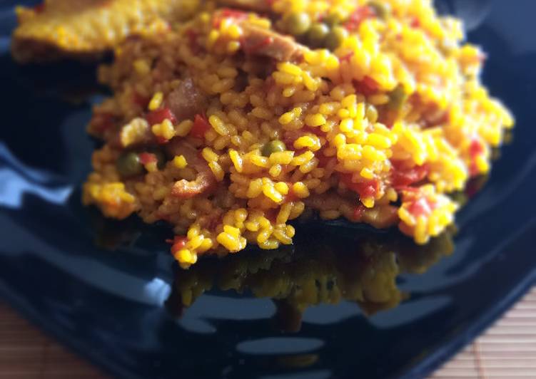 Arroz a la Paella con Alitas de Pollo y Secreto Ibérico