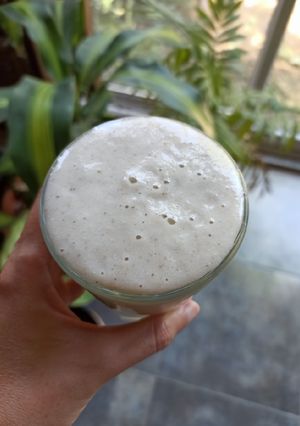 Una foto de Smoothie de pera, banana y nuez