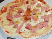 Una foto de jamon queso mortadela