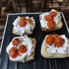 A picture of ❤️ TOMATO BASIL CROSTINI ❤️.