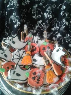Una foto de Galletas con sabor a limón decoradas para el día de Halloween