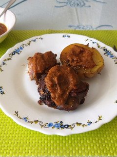 Una foto de Codillo al Curry