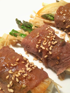 日式洋蔥蘆筍燒烤肉捲 的食譜成品照片
