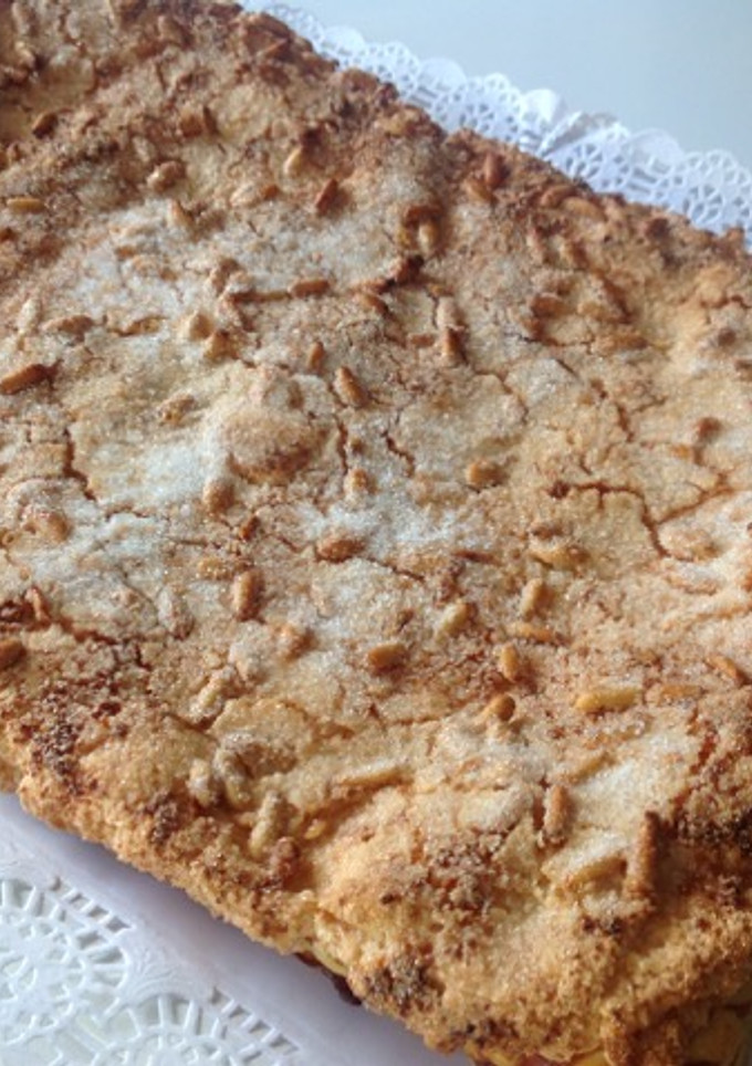 Una foto de Coca de Llavaneras rellena de chocolate