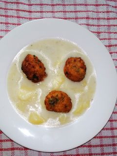 Krumplifőzelék fasírttal recept fotója