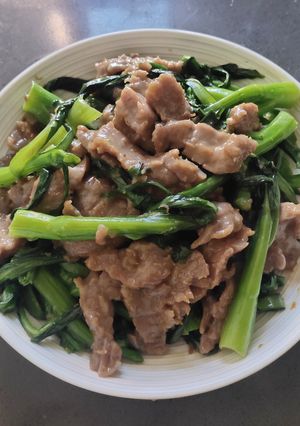 A picture of Sautéed Choy Sum with Beef.