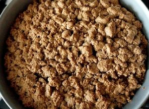 Foto di Sbriciolata integrale con noci e confettura di fichi