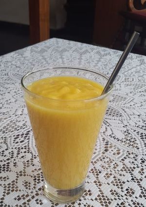 Una foto de Licuado cremoso de mango y piña