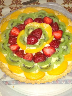 Una foto de Tarta de frutas con crema pastelera casera
