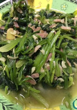 培根炒菠菜（長青無添油版） 的食譜成品照片