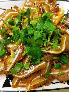Hình của món Nộm tai lạnh Tứ Xuyên (Sichuan cold pig ears).