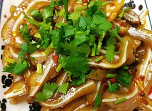 Hình của món Nộm tai lạnh Tứ Xuyên (Sichuan cold pig ears).