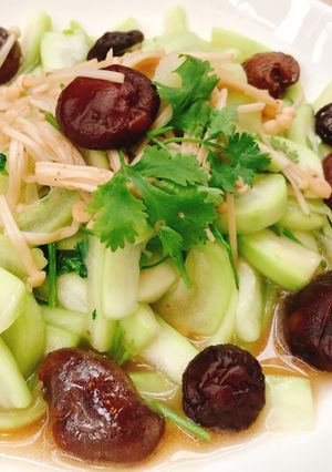 Hình của món Món chay thường ngày|Bầu xào nấm hương khô.