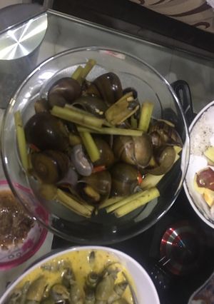 Hình của món Ốc bươu hấp sả.