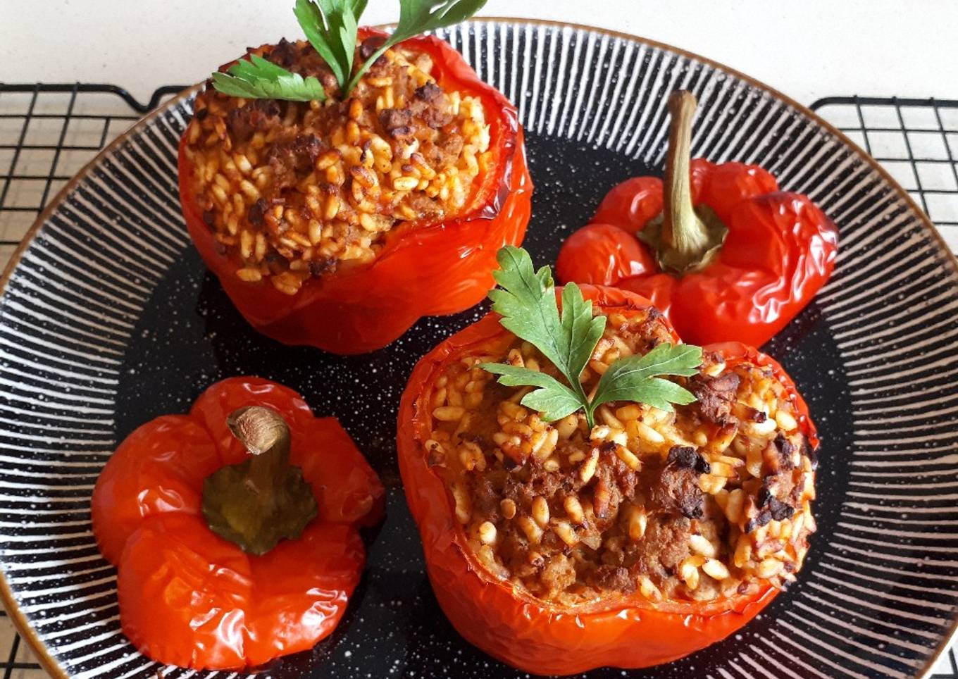 Pimientos rellenos de carne picada y arroz (horno)