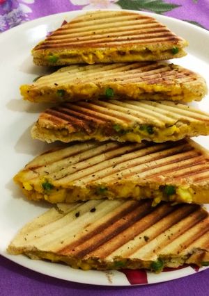 A picture of Grilled kulcha sandwich.