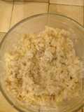 Ensalada de repollo, queso y maní