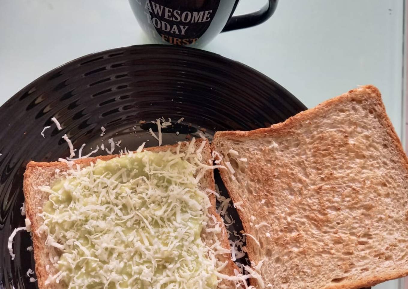 Roti toast isi alpukat keju