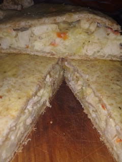 Una foto de Pastel de pollo con masa integral