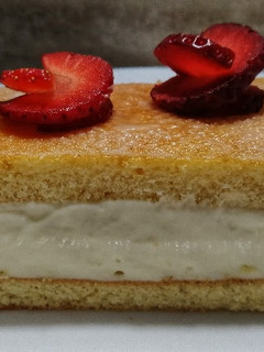 A picture of Delicious Cake with strawberry.