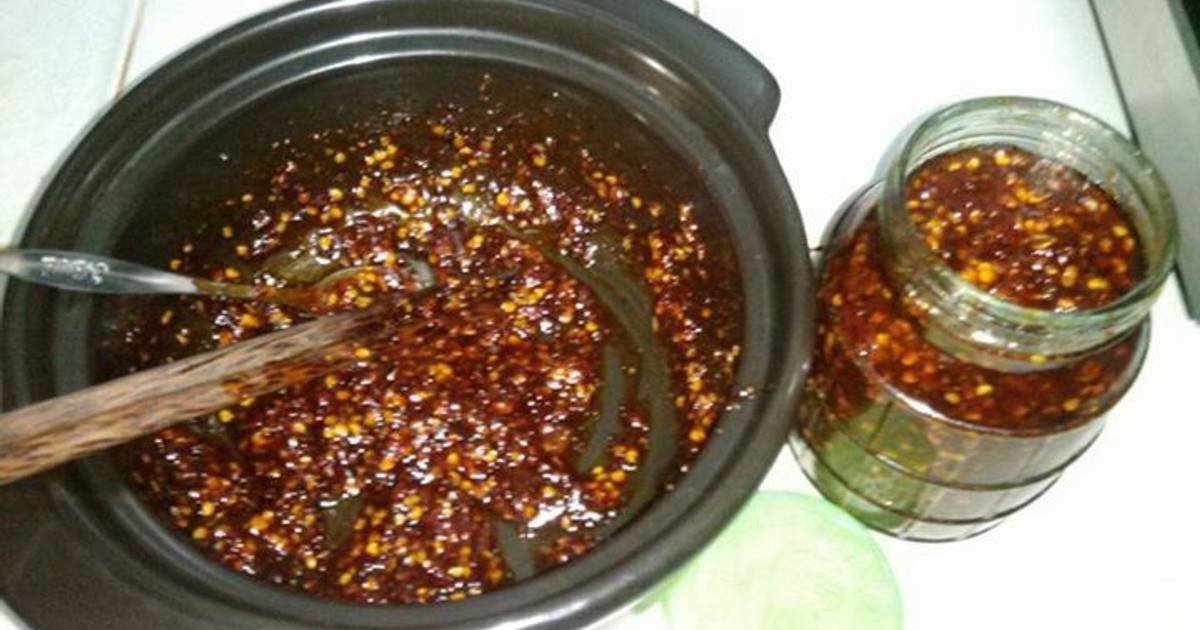 Lượng dầu ăn cần sử dụng khi làm tương ớt từ ớt bột là bao nhiêu?
