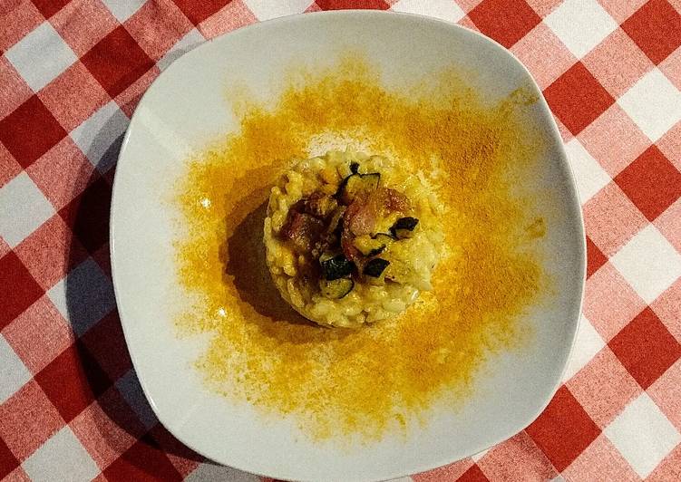 Risotto alla curcuma con guanciale, zucchine e philadelphia