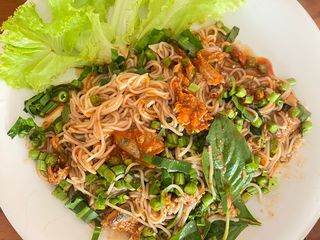 ยำขนมจีนปลากระป๋อง