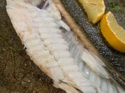 Una foto de rodaballo al horno con limón