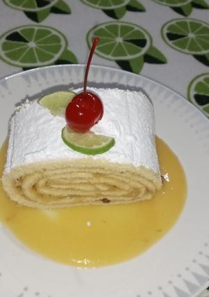 Una foto de Niño envuelto Jelly roll de limón con nuez