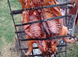 Una foto de Asado a la cruz de lechón