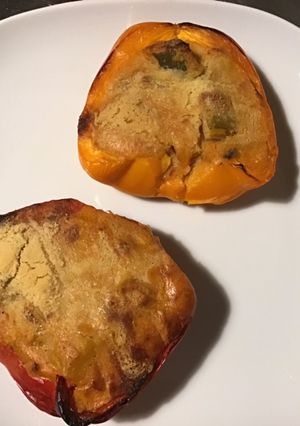 Une photo de Poivrons bicolores farcis au flan de légumes et parmesan