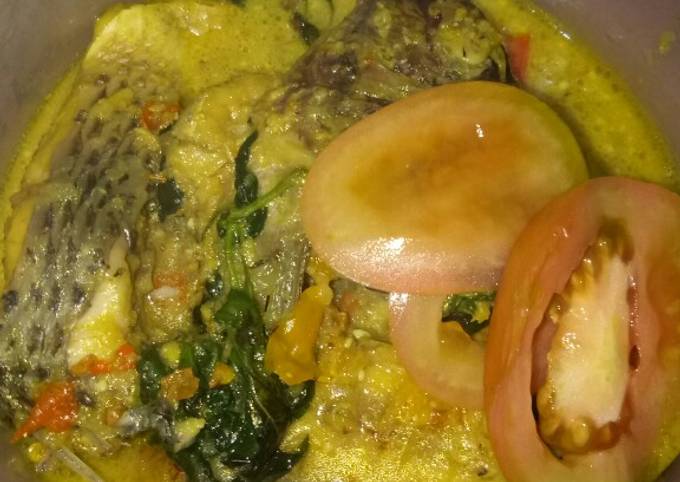 Resep Ikan gurameh kemangi bumbu kuning simpel dan sederhana Anti Gagal