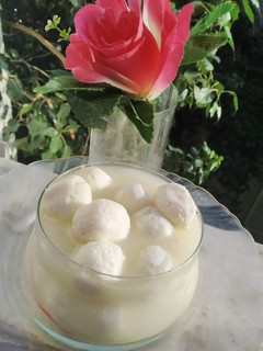 A picture of Soft and Spongy Rasgulla.