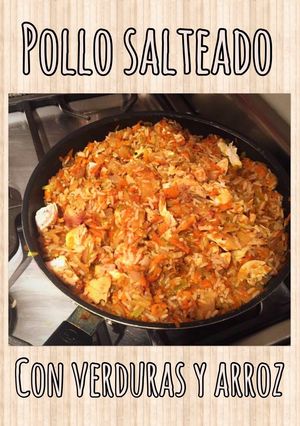 Una foto de Pollo salteado con verduras y arroz