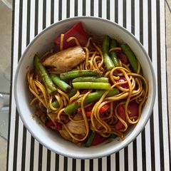 A picture of Chicken & Veg Chow Mein.