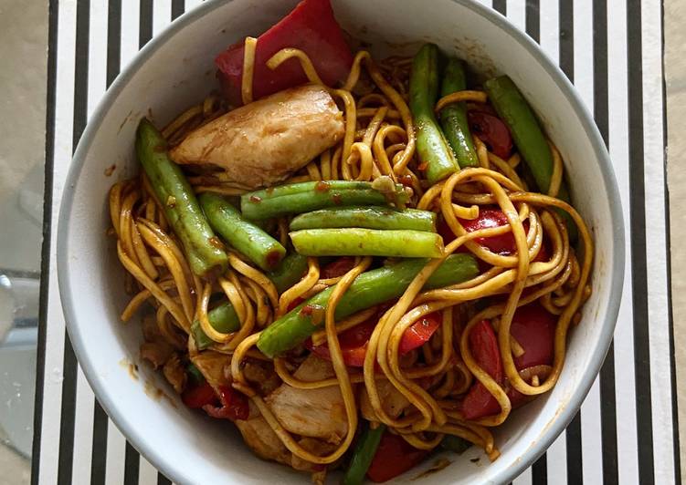 Easiest Way to Prepare Perfect Chicken & Veg Chow Mein
