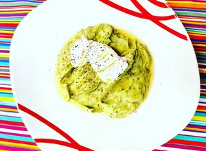 Foto di Vellutata di zucchine e avocado con un tocco di caprino