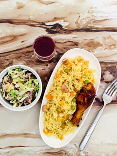 Fried Rice with coleslaw, Sobo and grilled chicken ainihin hoton girkin