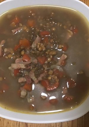 Une photo de Soupe de lentilles au poivron rouge et lardons