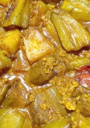 আলু পটলের ডালনা রেসিপির প্রধান ছবি