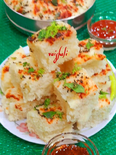 ઇન્સ્ટન્ટ રવા નાં ઢોકળા (Instant Rava Dhokla Recipe In Gujarati) રેસીપી મુખ્ય ફોટો